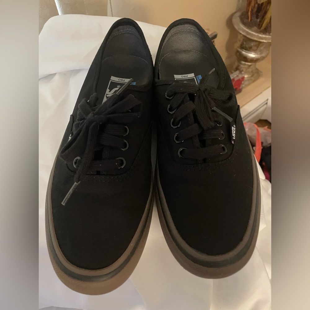 MENS NEW VANS AUTHENTIC PRO SIZE 6.5